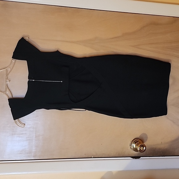 Guess open back, v neck,slim dress size xs - Picture 2 of 5